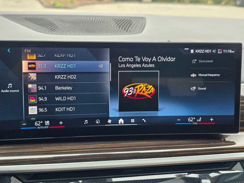 Used 2024 BMW X5 xDrive50e image 29