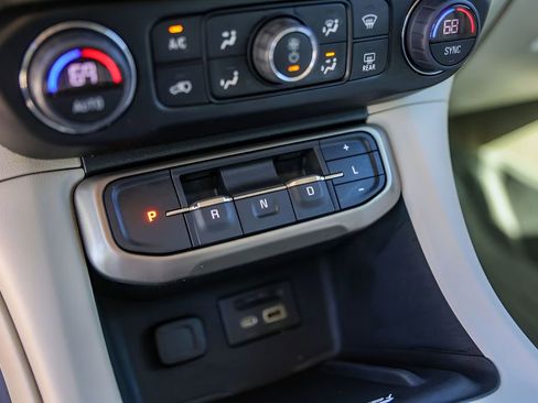 Used 2023 GMC Acadia Denali FWD image 22