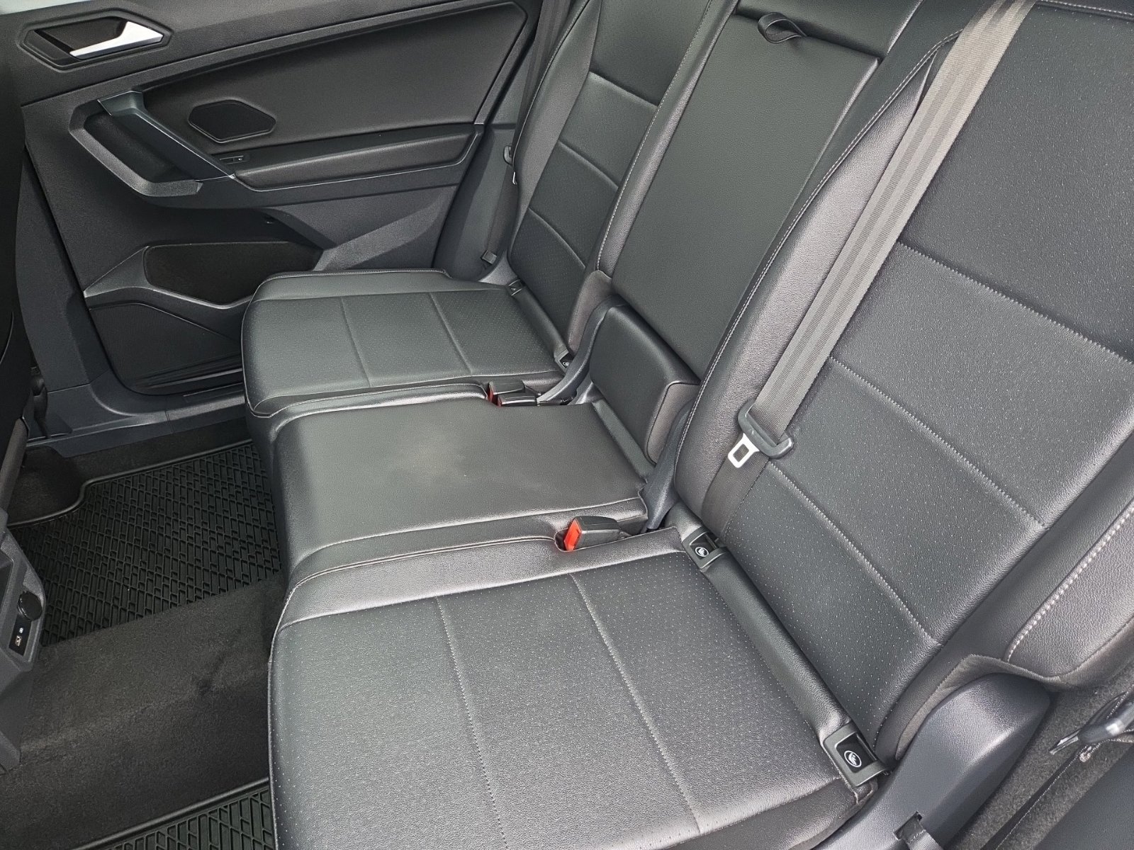 Used 2020 Volkswagen Tiguan SE w/ Panoramic Sunroof Package AWD/4WD image 21