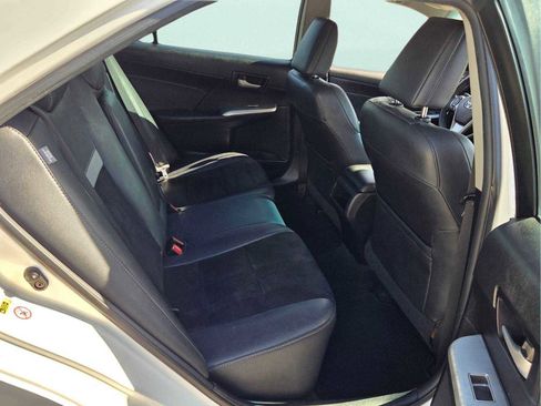 Used 2014 Toyota Camry SE w/ Leather Package FWD image 18