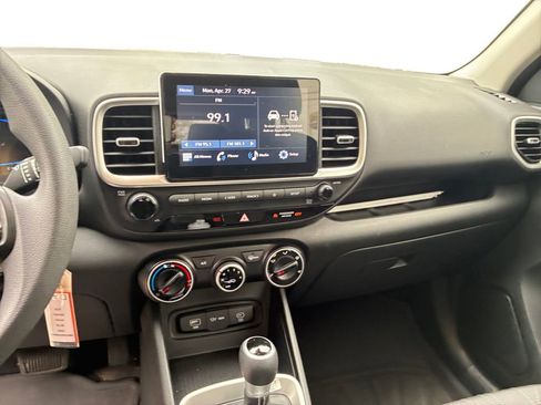 Certified 2025 Hyundai Venue SE FWD image 11