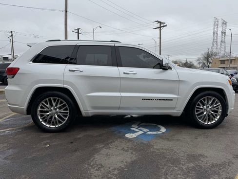 Used 2018 Jeep Grand Cherokee Overland image 4