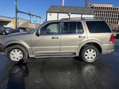 Used 2004 Lincoln Aviator AWD image 4