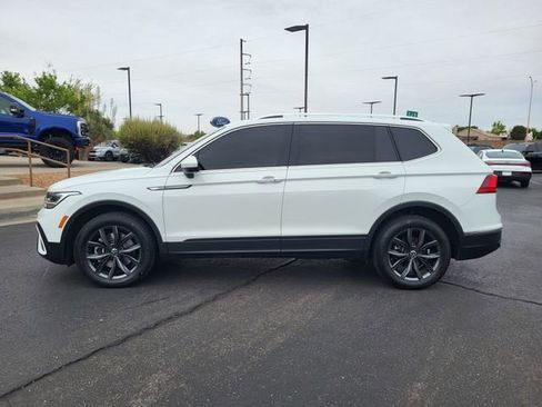 Used 2022 Volkswagen Tiguan SE w/ Panoramic Sunroof Package AWD/4WD image 4