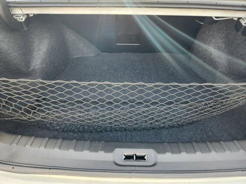 Used 2010 Buick Lucerne CXL image 6