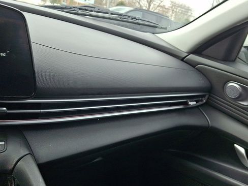 Used 2024 Hyundai Elantra Limited image 31