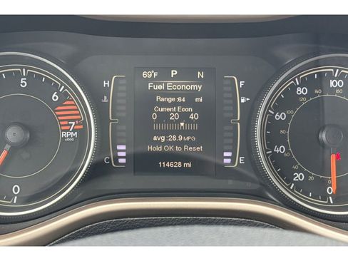 Used 2016 Jeep Cherokee Sport FWD image 25