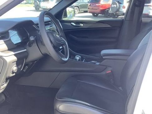 Used 2024 Jeep Grand Cherokee Altitude AWD/4WD image 21
