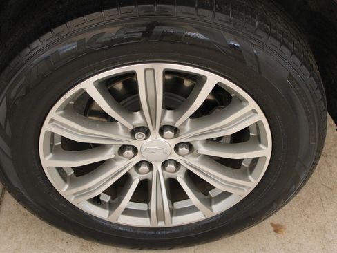 Used 2018 Cadillac XT5 Luxury w/ Driver Awareness Package image 28