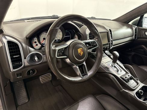 Used 2016 Porsche Cayenne Turbo AWD/4WD image 4