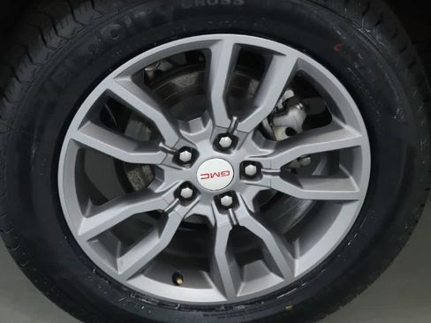 Used 2023 GMC Terrain SLT image 12