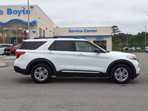 Used 2021 Ford Explorer XLT w/ Equipment Group 202A AWD/4WD image 2