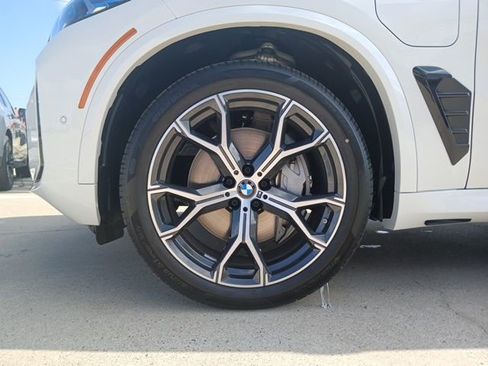 New 2026 BMW X5 xDrive50e image 5