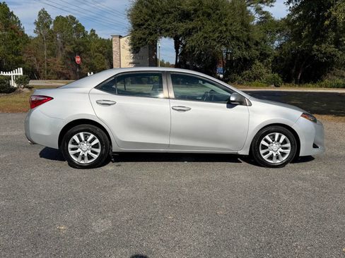 Used 2018 Toyota Corolla LE image 7