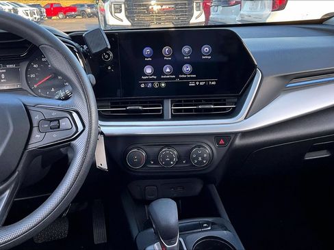 Used 2024 Chevrolet Trax LS w/ LS Convenience Package FWD image 6