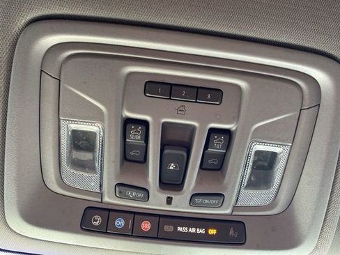 Used 2022 GMC Sierra 3500 Denali w/ Denali Ultimate Package image 36