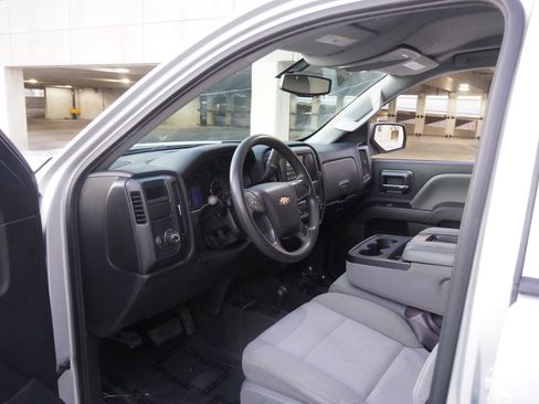 Used 2018 Chevrolet Silverado 1500 Custom w/ Custom Convenience Package image 9