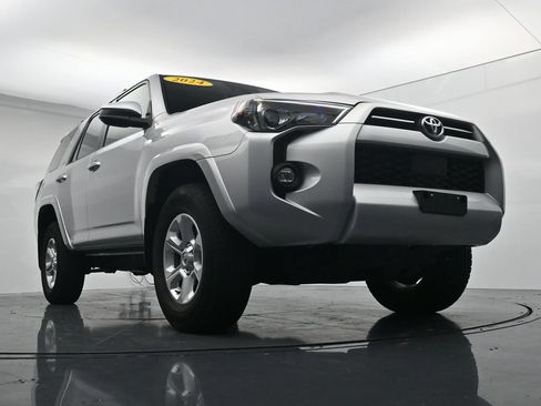 Used 2024 Toyota 4Runner SR5 AWD/4WD image 29