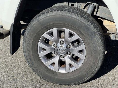 Used 2016 Toyota Tacoma SR5 image 8