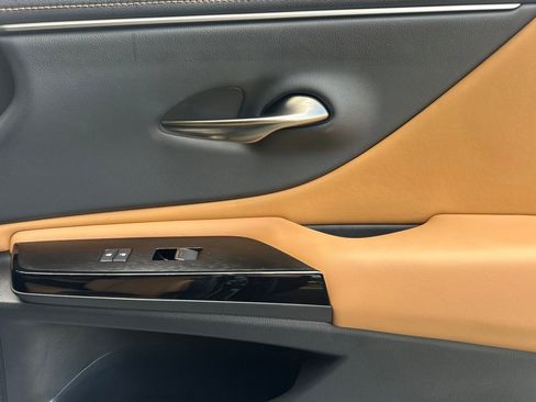 Used 2025 Lexus ES 300h w/ Premium Package image 21