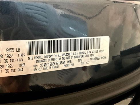 Used 2019 Chrysler Pacifica Limited w/ Advanced Safetytec Group FWD image 19