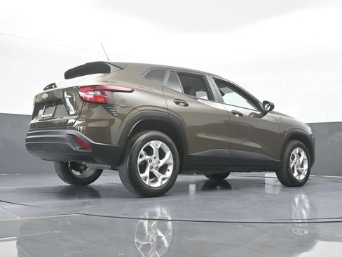 Used 2024 Chevrolet Trax LS w/ LS Convenience Package FWD image 54