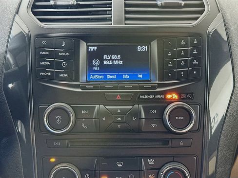 Used 2017 Ford Explorer XLT image 17