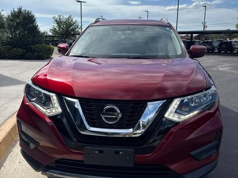 Used 2018 Nissan Rogue SV FWD image 2
