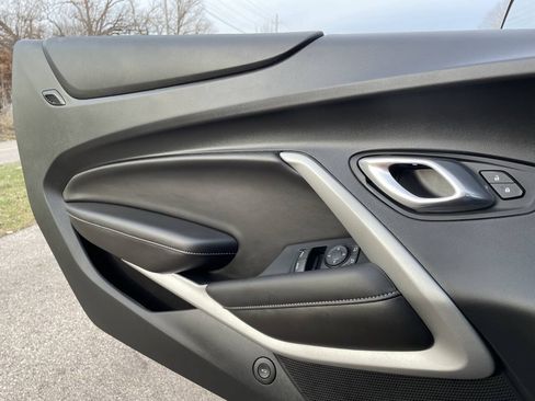 Used 2018 Chevrolet Camaro SS RWD image 41