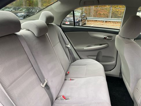 Used 2013 Toyota Corolla LE image 32