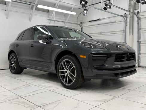 Certified 2024 Porsche Macan AWD/4WD image 10