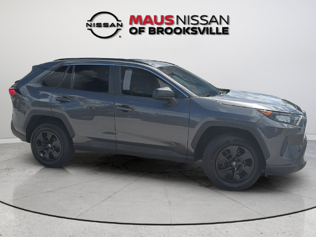 Used 2021 Toyota RAV4 LE AWD/4WD image 14