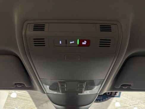 Certified 2023 Volkswagen Taos SE FWD image 34