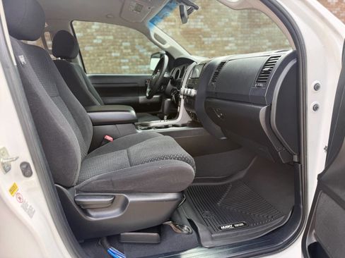 Used 2013 Toyota Tundra 2WD CrewMax w/ SR5 Pkg image 17