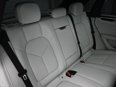 Certified 2025 Porsche Macan AWD/4WD image 28