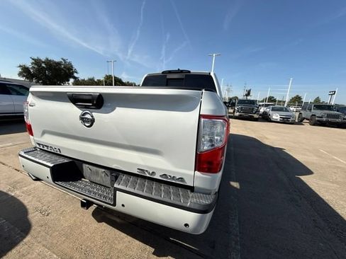 Used 2022 Nissan Titan SV w/ SV Convenience Package AWD/4WD image 6