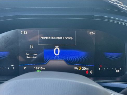 Certified 2024 Volkswagen Taos SE FWD image 11