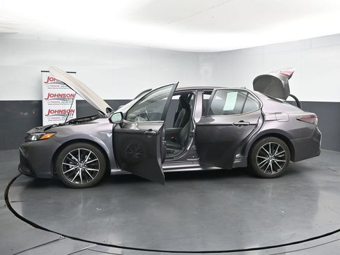 Used 2024 Toyota Camry SE image 40