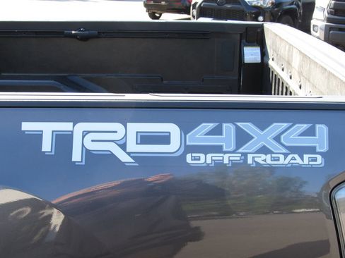 Used 2023 Toyota Tacoma TRD Off-Road w/ Technology Package AWD/4WD image 12