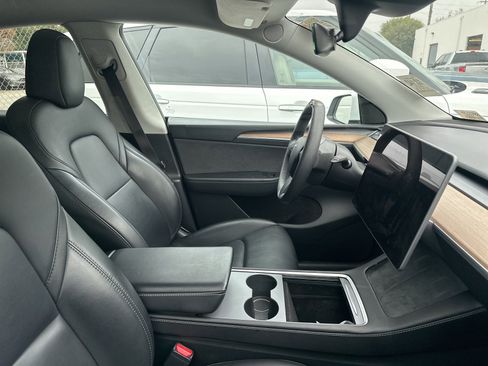 Used 2023 Tesla Model Y 2WD image 5