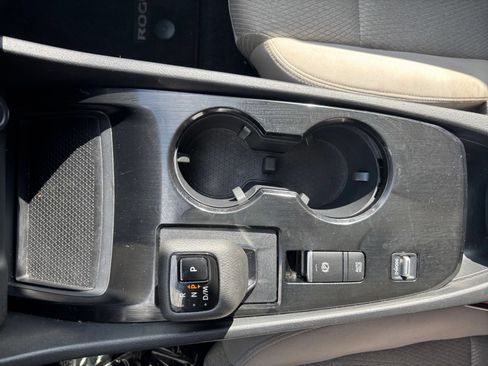 Used 2025 Nissan Rogue SV FWD image 38