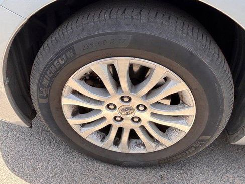 Used 2015 Toyota Sienna XLE w/ XLE Navigation Package FWD image 6