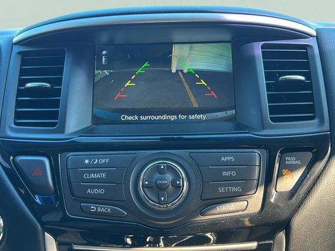 Used 2017 Nissan Pathfinder SV image 18