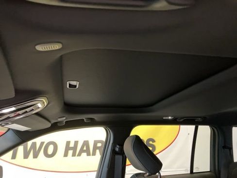 Used 2025 Jeep Grand Cherokee Laredo X w/ Luxury Tech Group I image 24