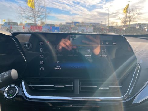 New 2026 Chevrolet Trax RS w/ Sunroof Package image 18