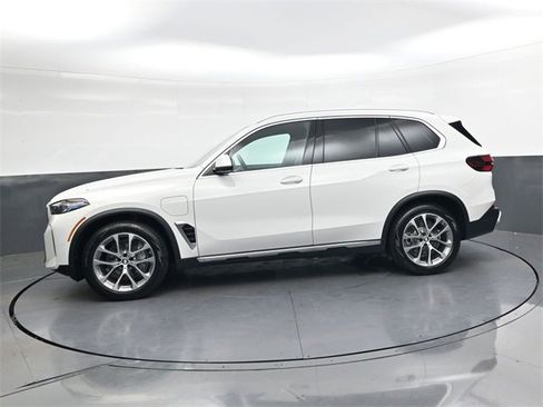 New 2026 BMW X5 xDrive50e image 7