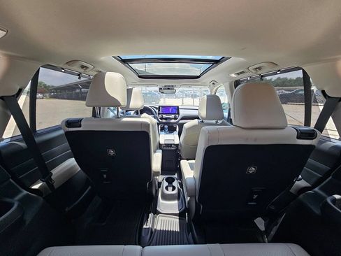Used 2024 Toyota Grand Highlander XLE FWD image 13