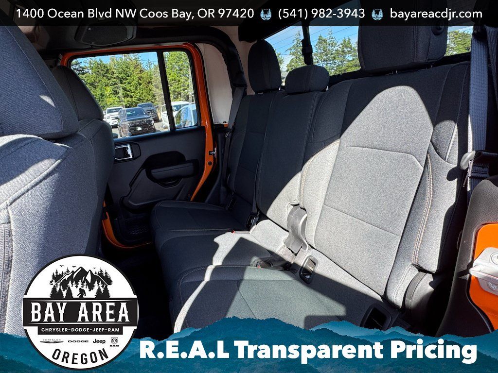 Used 2025 Jeep Gladiator Sport AWD/4WD image 16