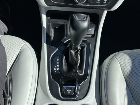 Used 2020 Jeep Cherokee Limited image 25