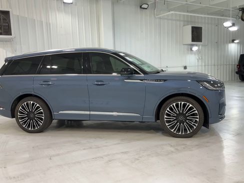 New 2025 Lincoln Aviator Black Label image 2